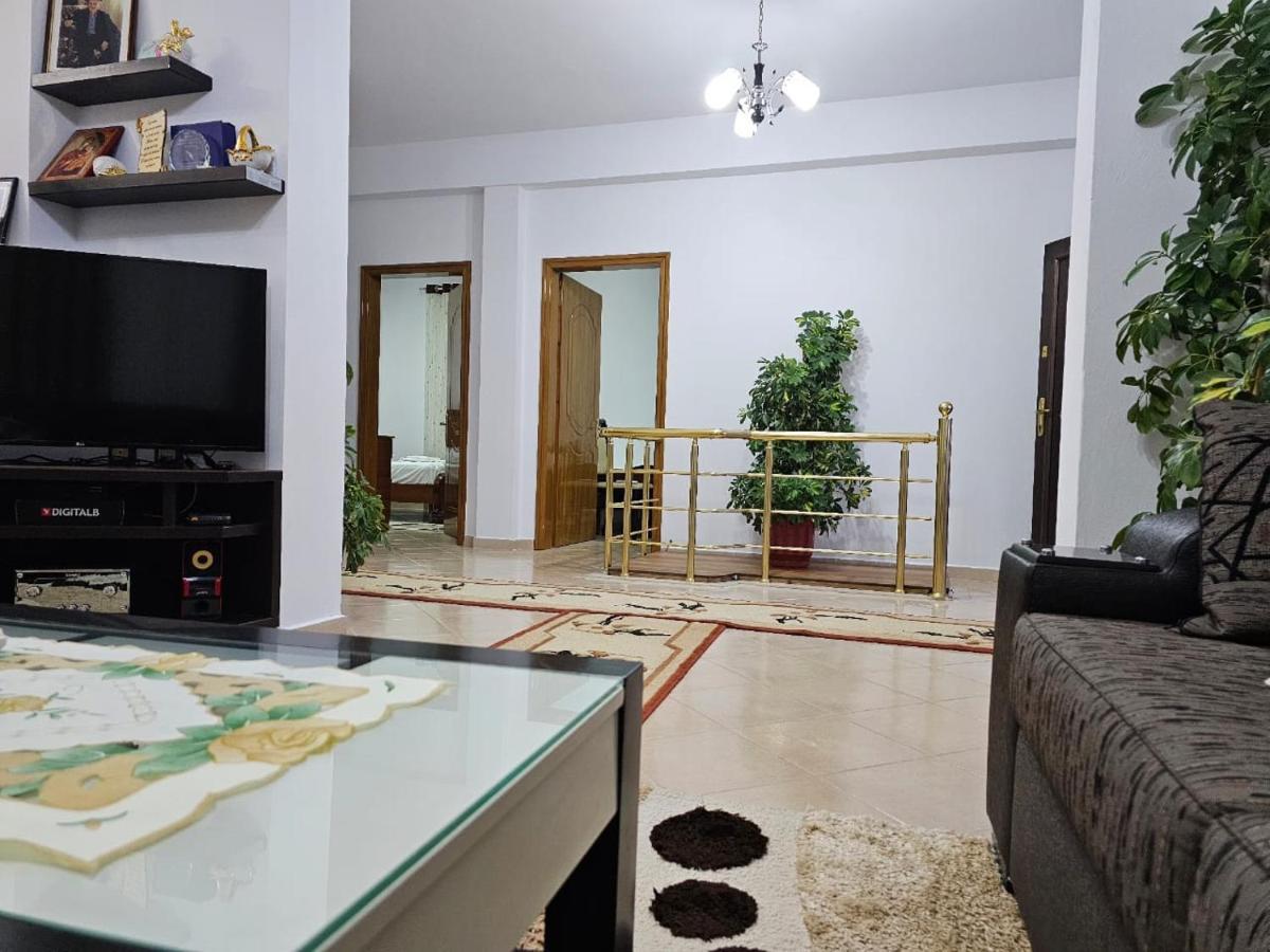 Guesthouse Iljaz ベラト エクステリア 写真