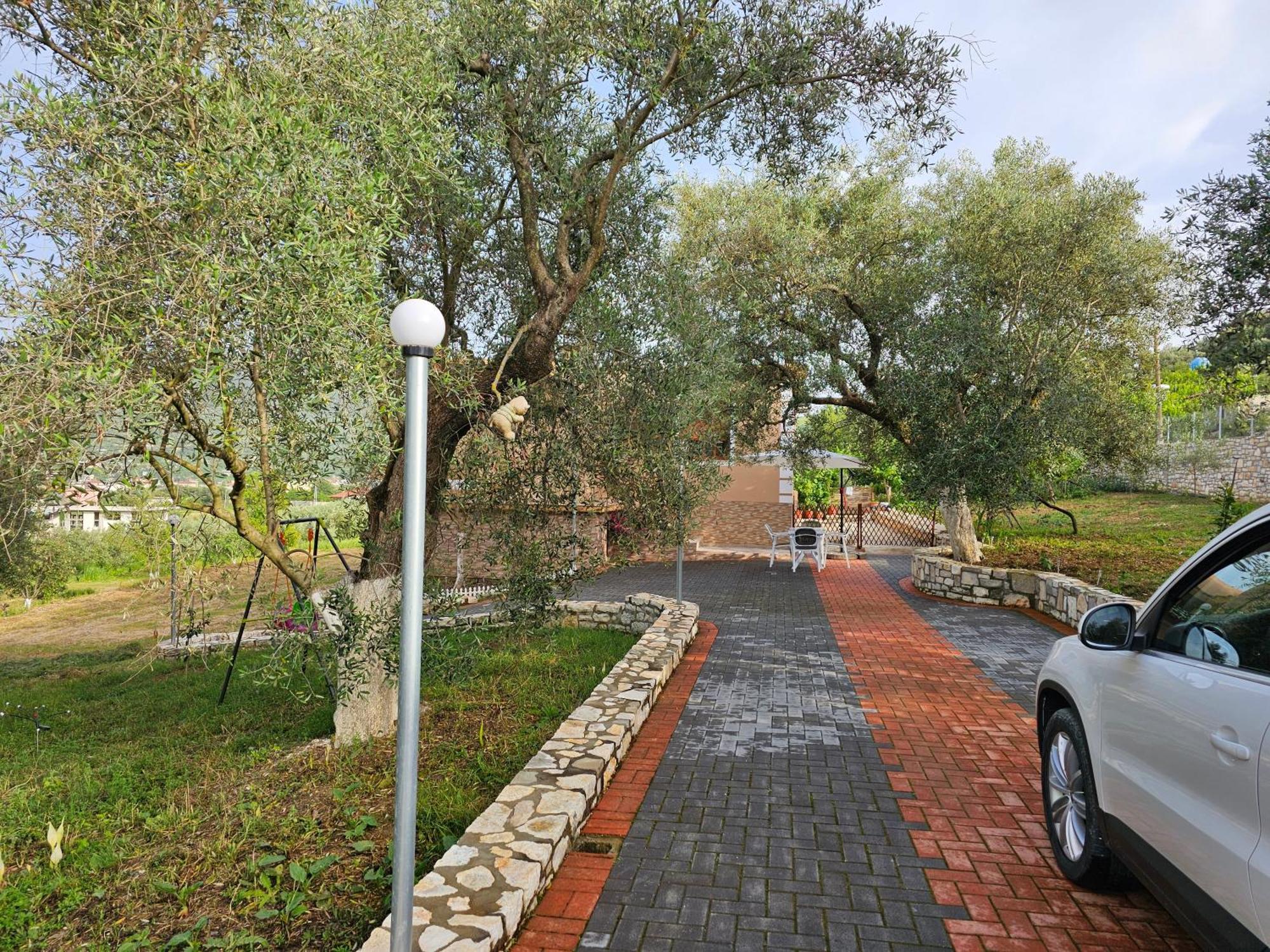 Guesthouse Iljaz ベラト エクステリア 写真